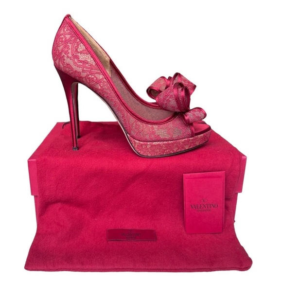 Valentino Garavani Red Bow Heels - Picture 3 of 11